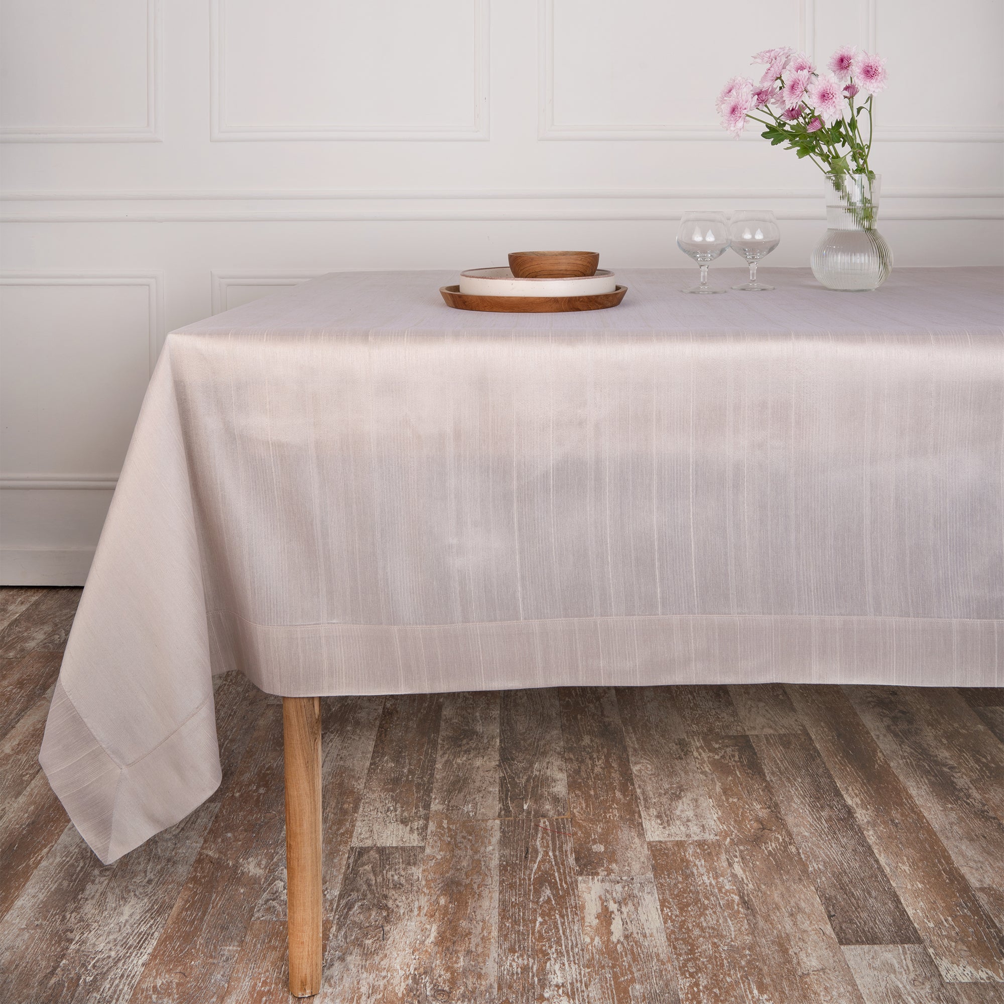 Natural Luxe Shine tablecloth with mitered corners, 60 x 84 inches