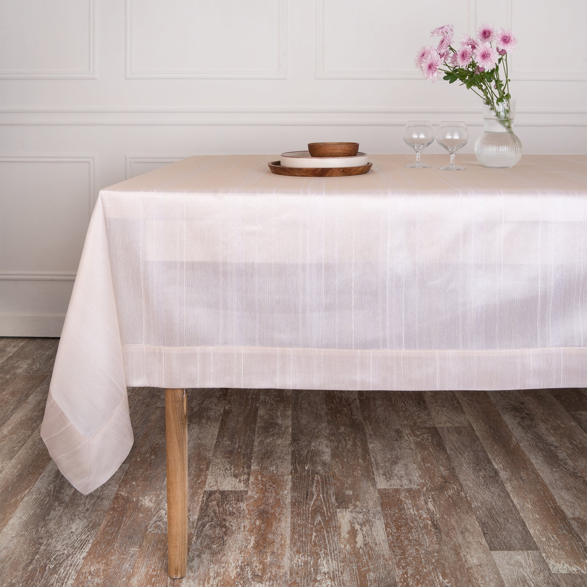 Light natural Luxe Shine tablecloth with mitered corners, 60 x 84 inches