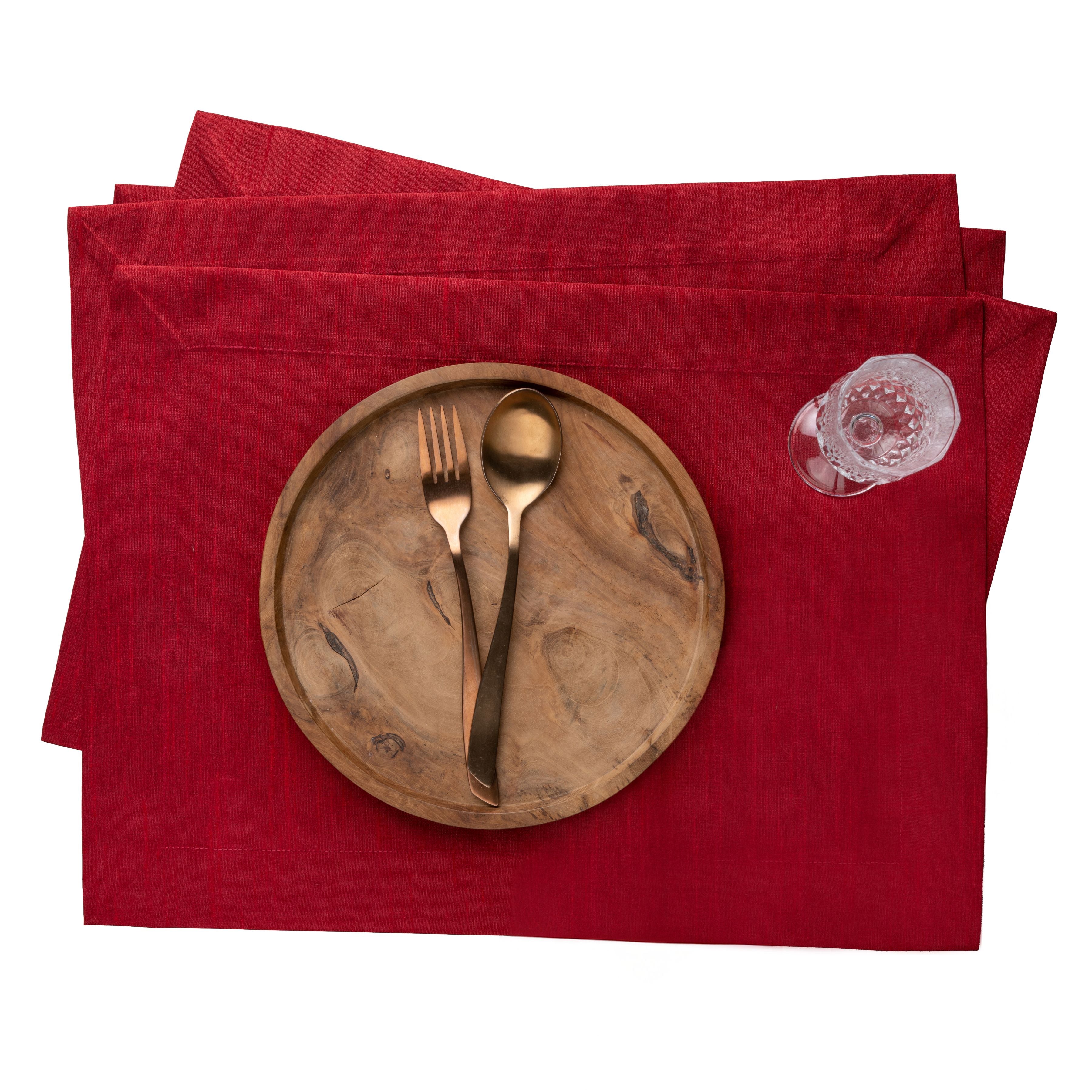 Red Luxe Shine placemats with mitered corners, 14 x 19 inches, set of 4