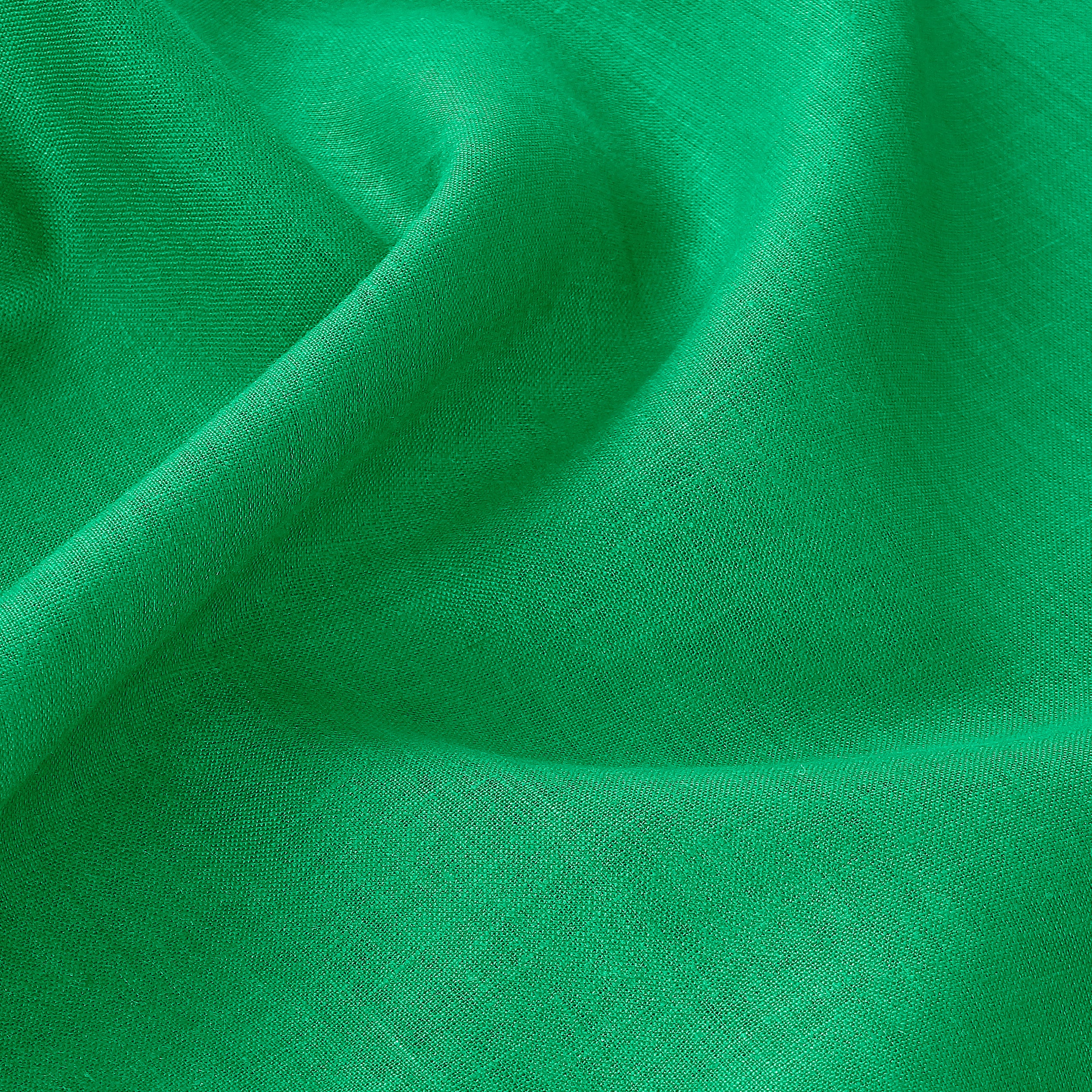 Kelly green pure linen tablecloth with matching D'Moksha table linens