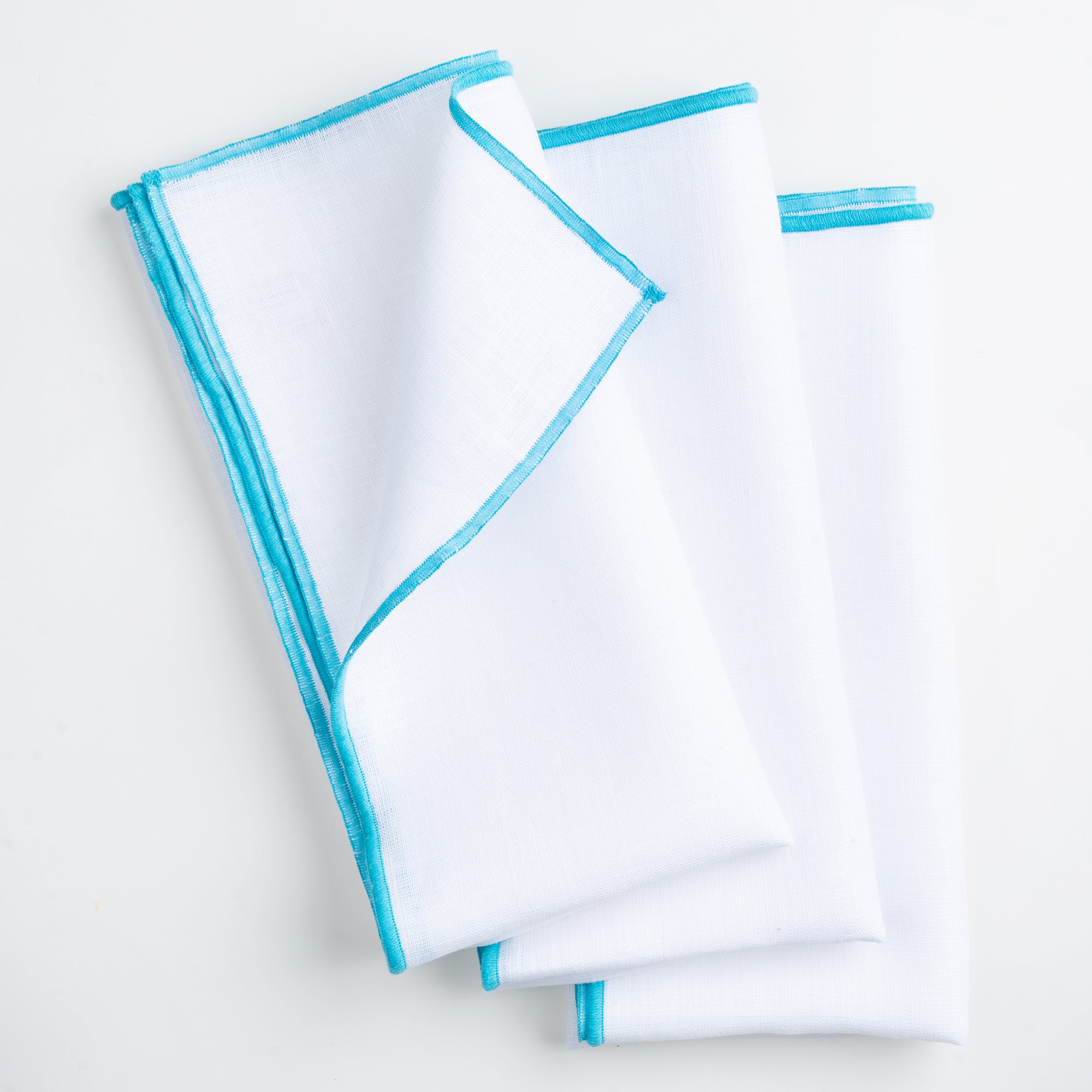 Close-up of the marrow edge on white and blue pure linen dinner napkins