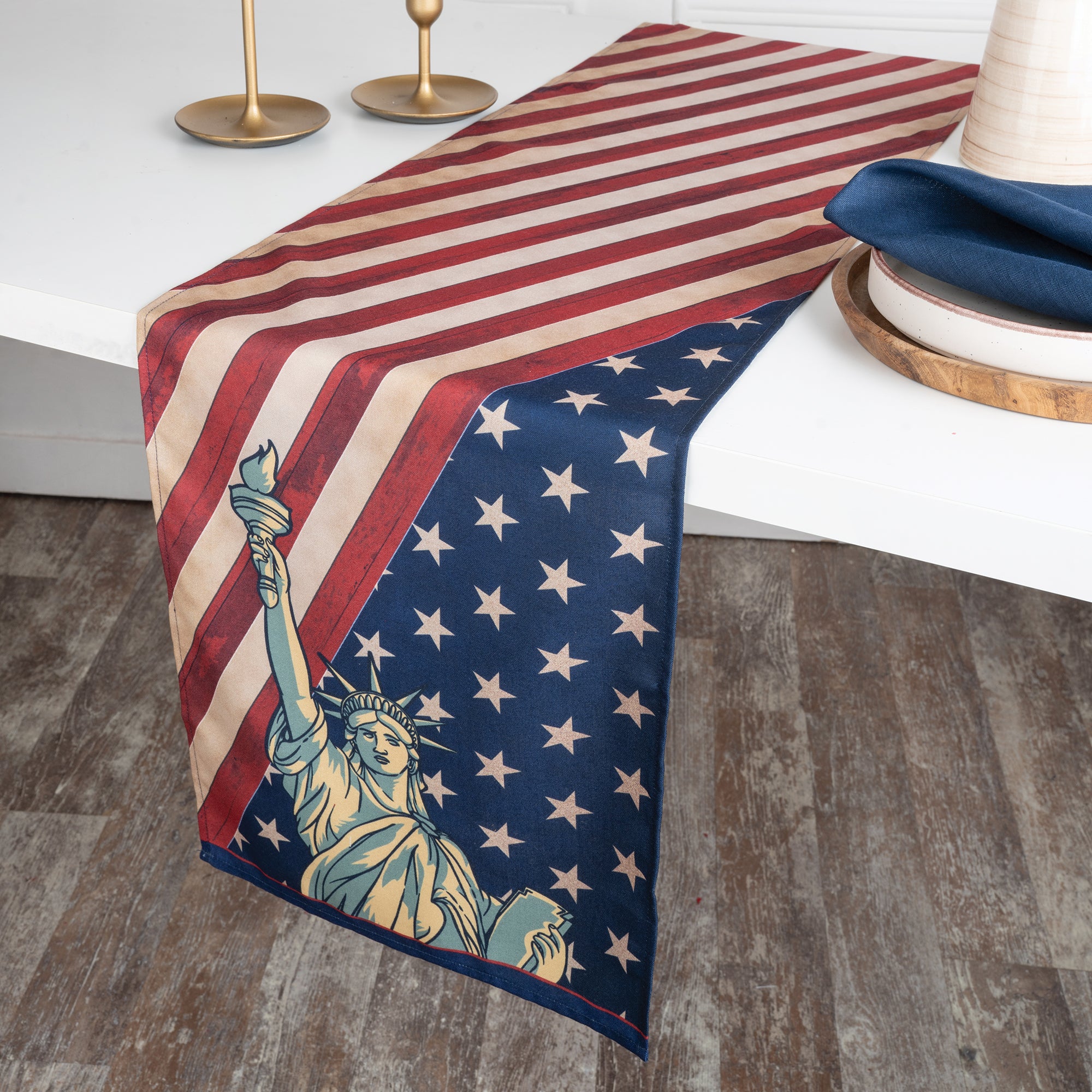 Statue liberty july linen table runner styled on a dining table