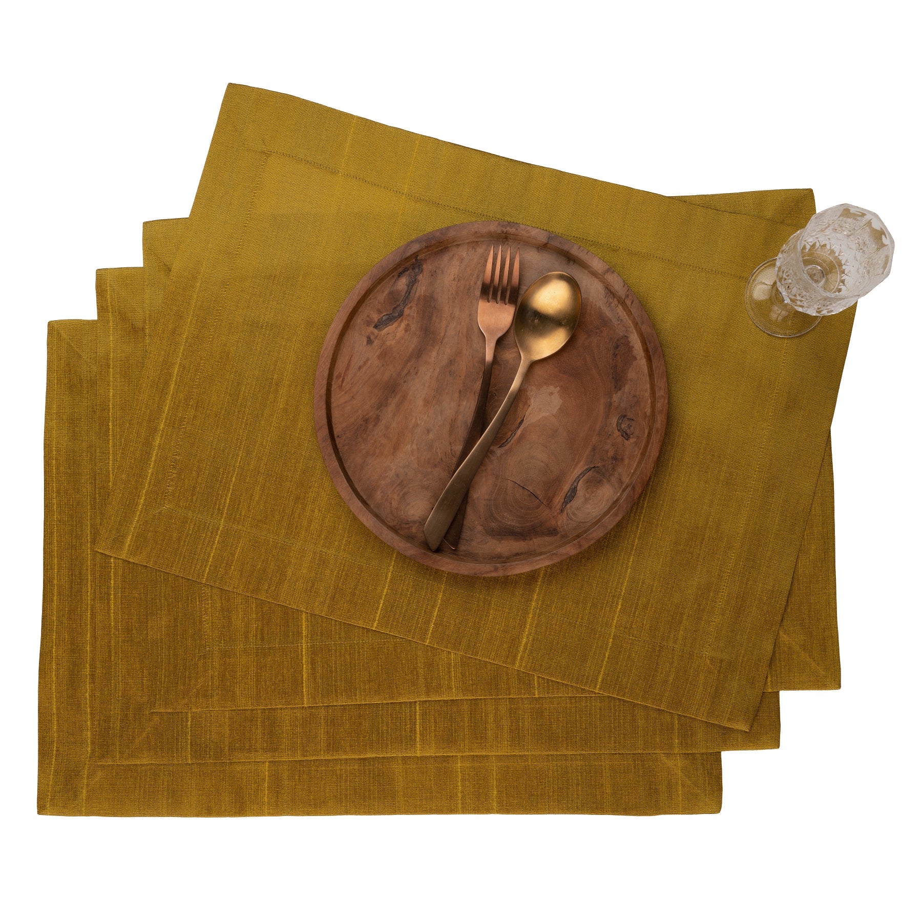 Gold Luxe Shine placemats with mitered corners, 14 x 19 inches, set of 4