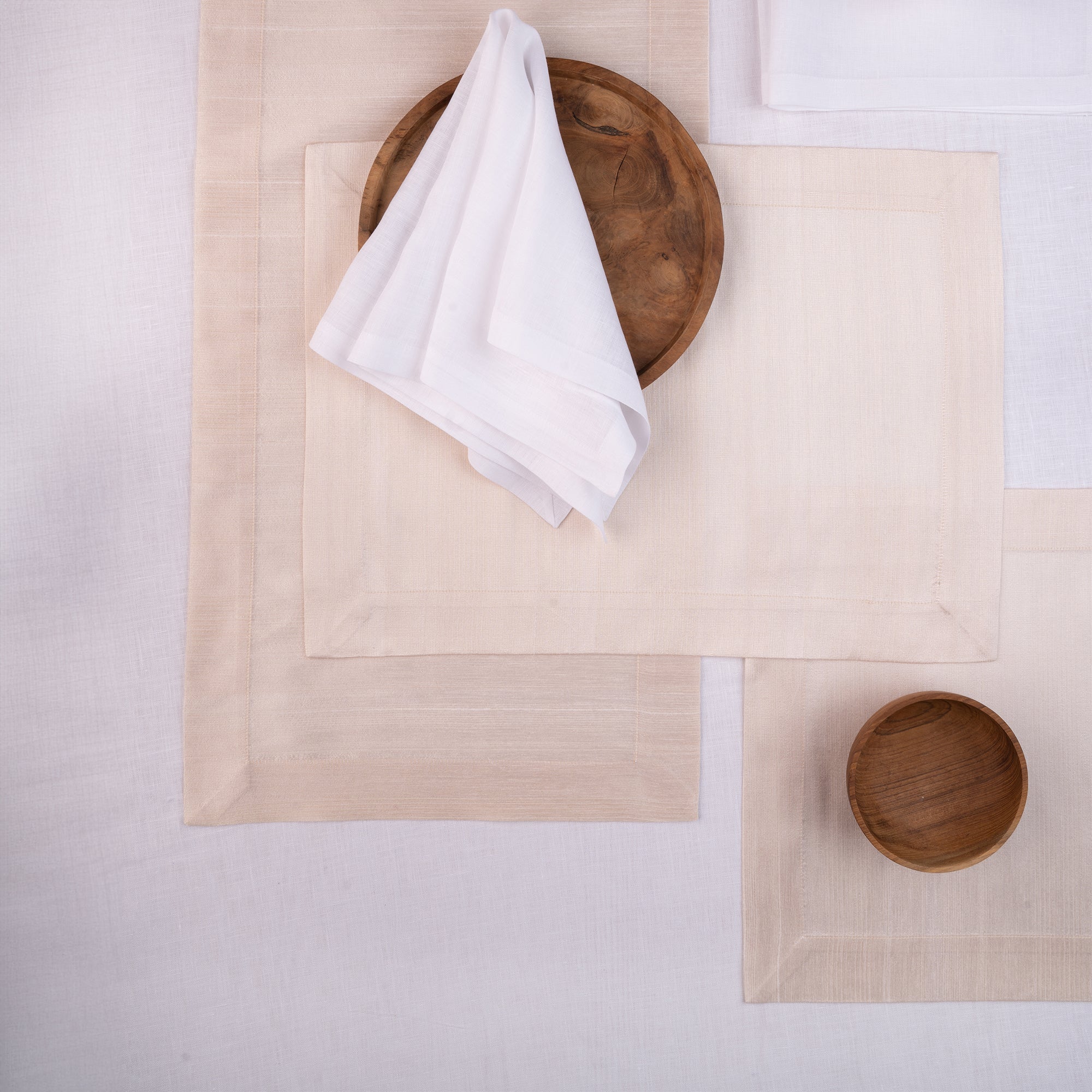 Light natural Luxe Shine table runner with matching D'Moksha table linens