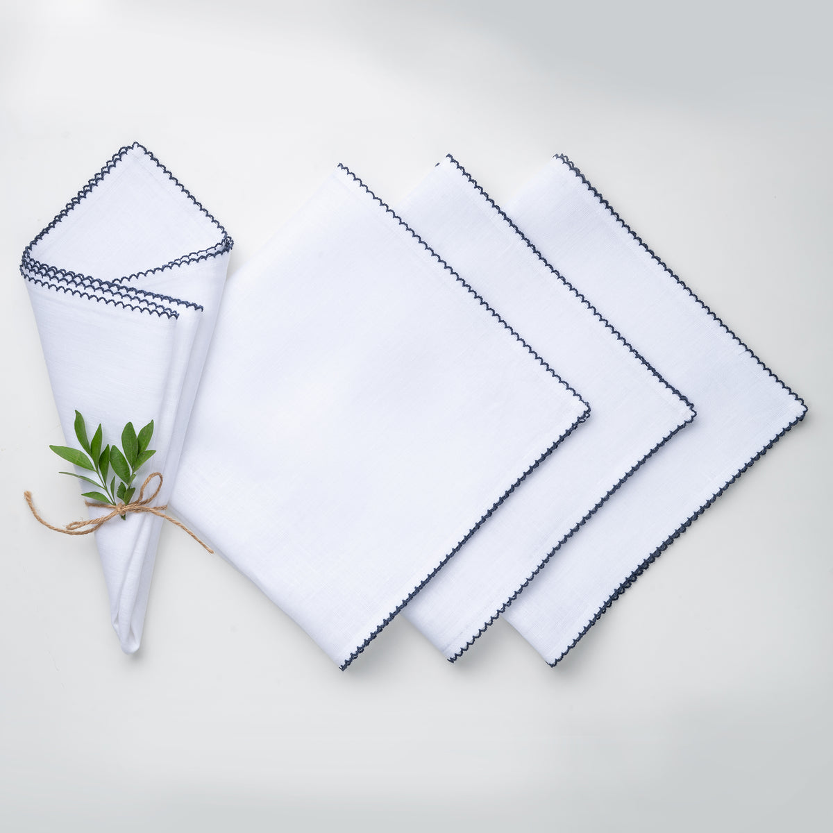 White and navy blue pure linen dinner napkins with whipstitch edge, 20 x 20 inches, set of 4