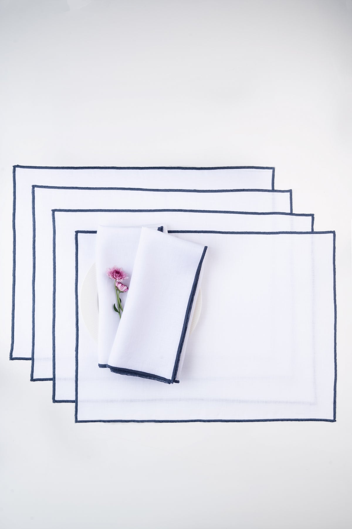 White And Navy Blue Marrow Edge Placemats