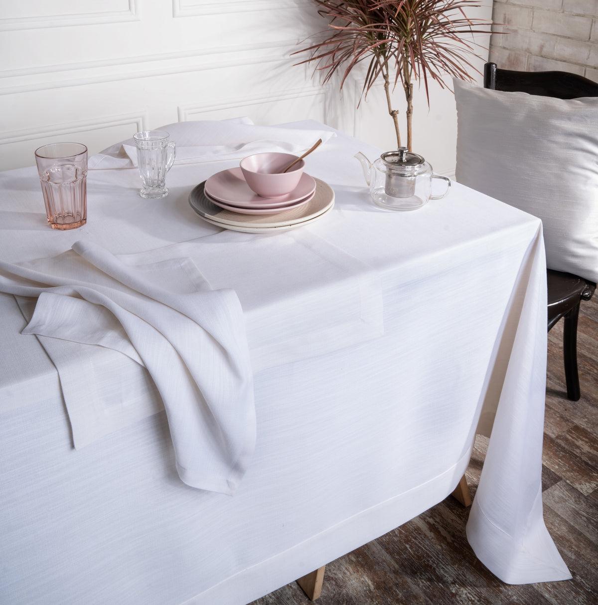 Chambray Cream and White Linen Textured Tablecloth - Mitered Corner