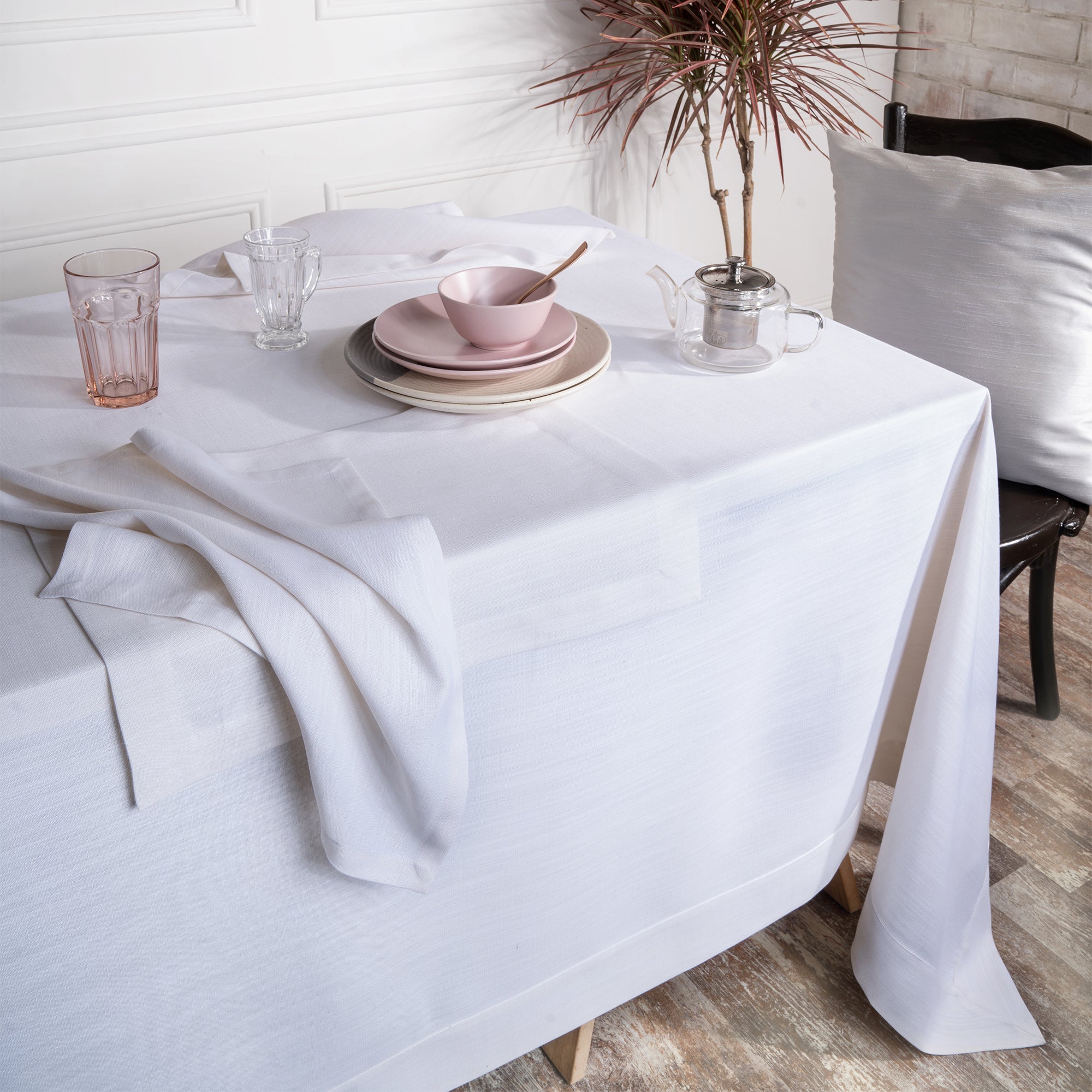 Chambray Cream & White Tablecloth, Faux Linen, Mitered Corner