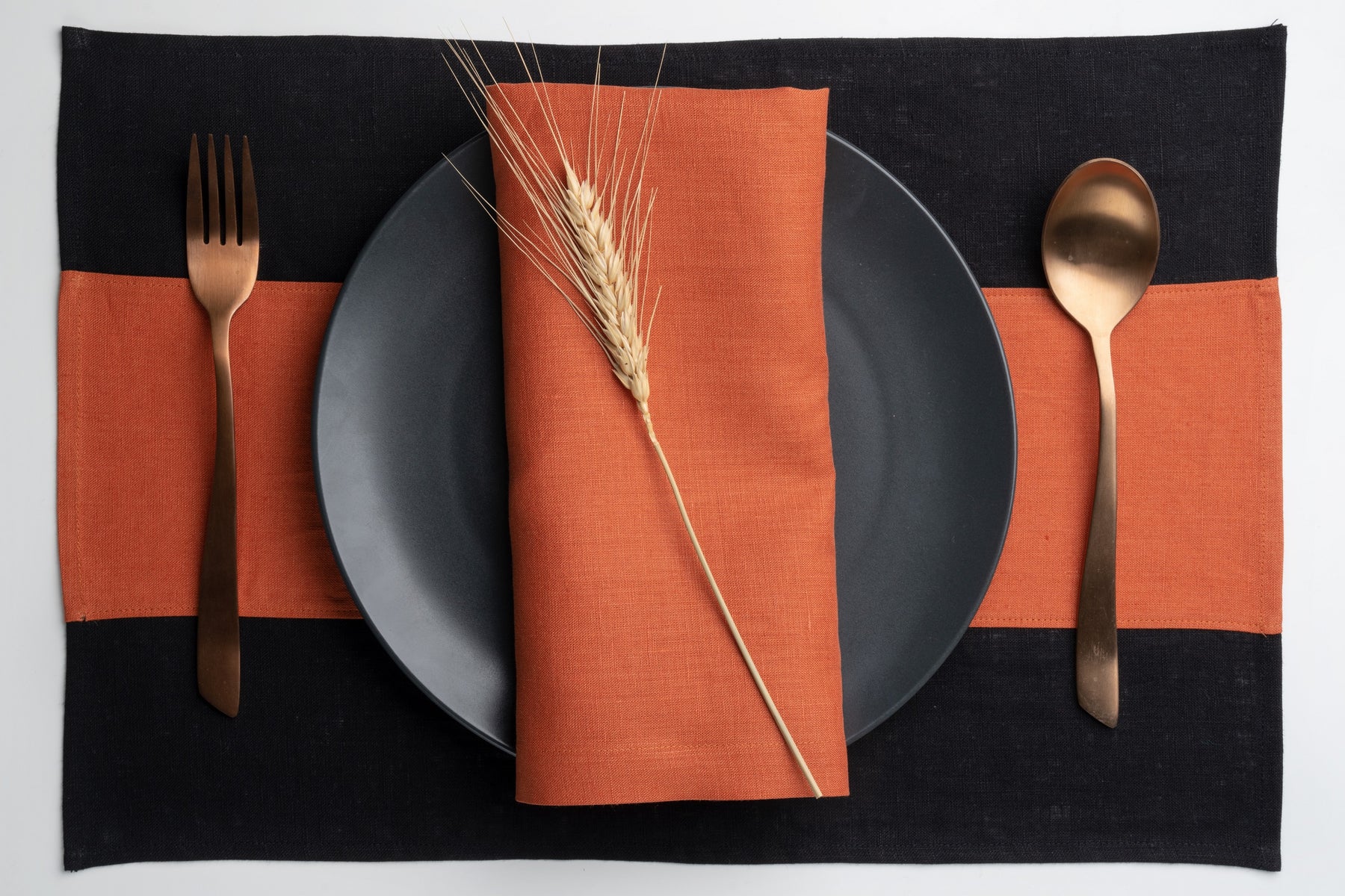 Splicing Linen Placemat - Black and Rust