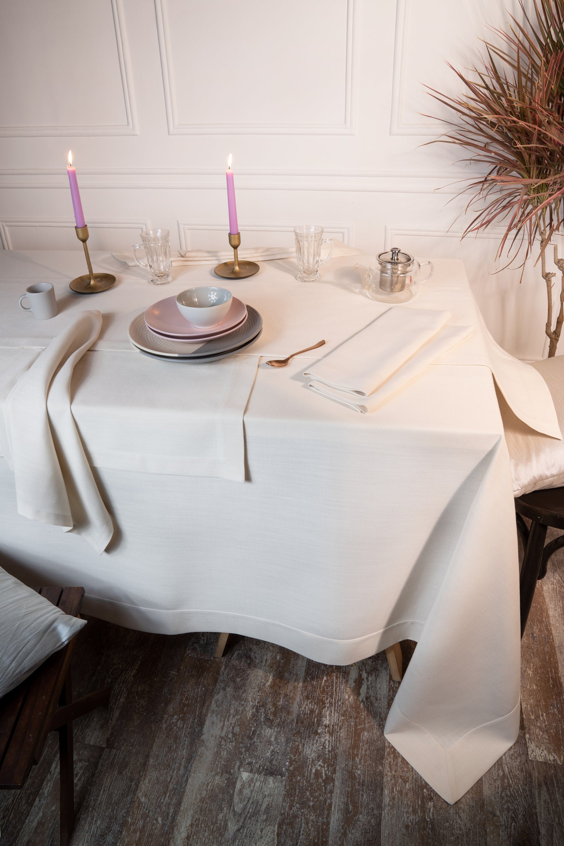 Ivory Linen Textured Tablecloth - Mitered Corner