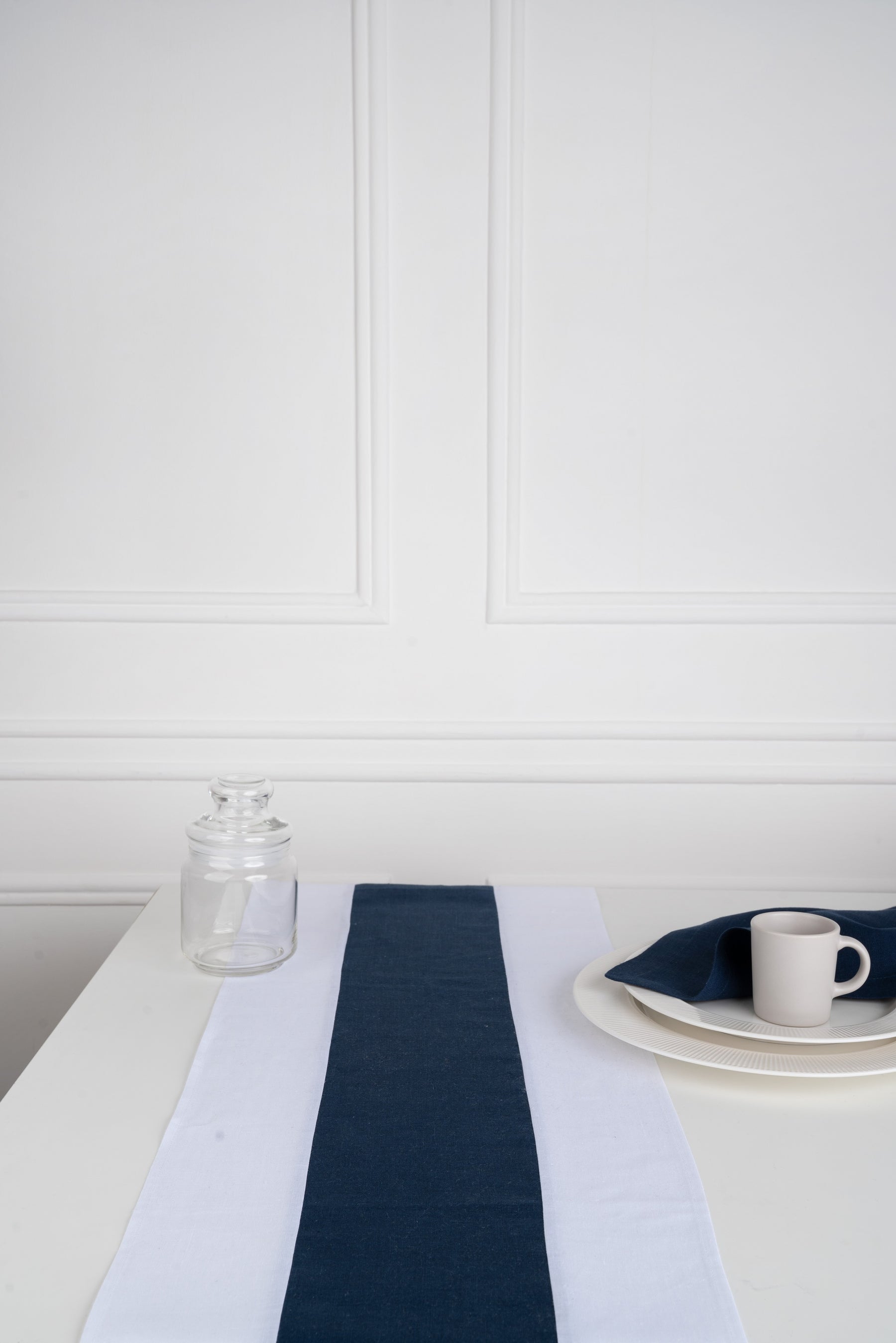 Splicing Linen Table Runner - White and Navy Blue